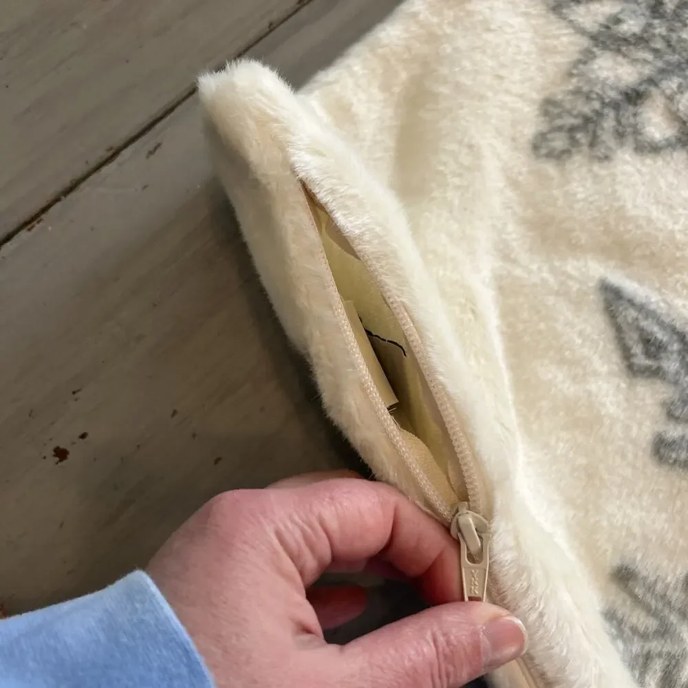 Pottery Barn Cream Gray Snowflake Print Faux Fur 18